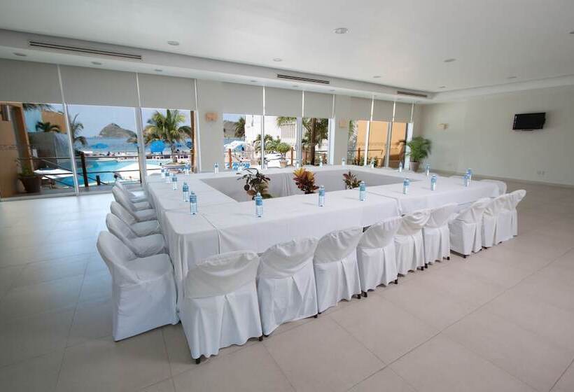 Las Flores Beach Resort