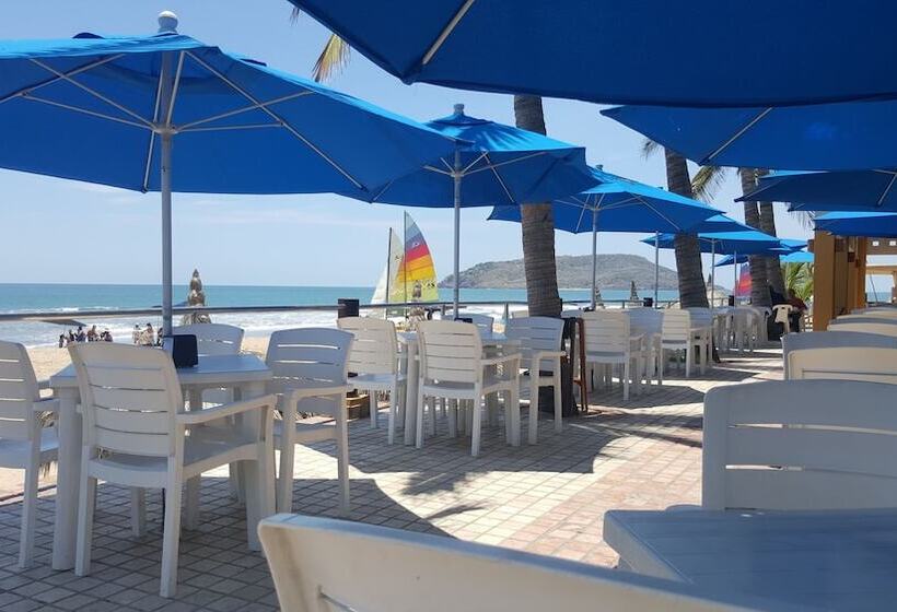 Las Flores Beach Resort