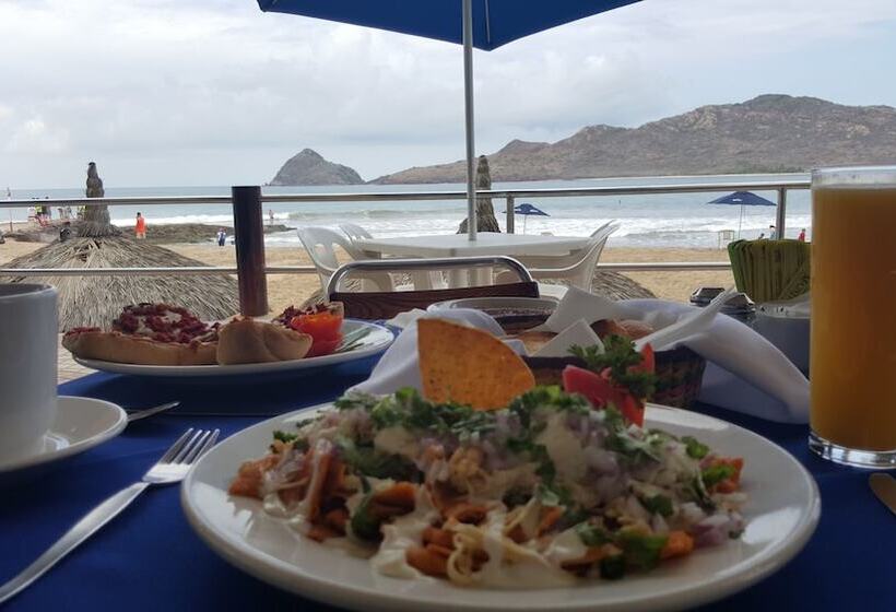 Las Flores Beach Resort