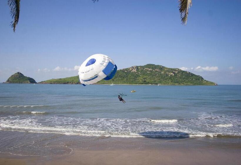 Las Flores Beach Resort