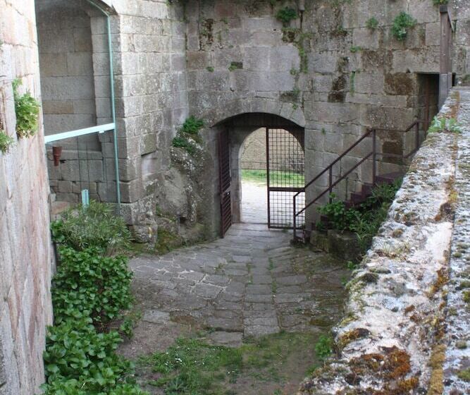 فندق Monumento Castelo De Maceda