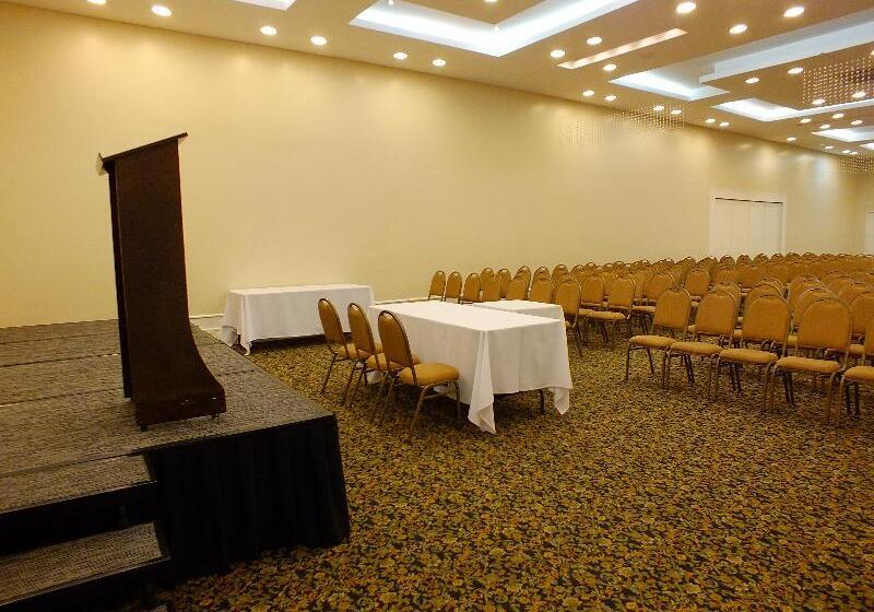 فندق Nacional Inn Curitiba Torres