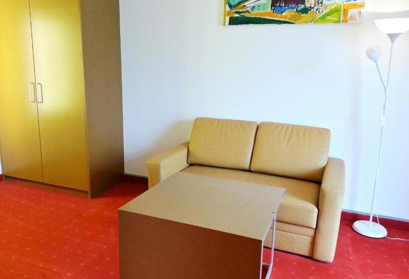 ホテル Orange Wings Wiener Neustadt