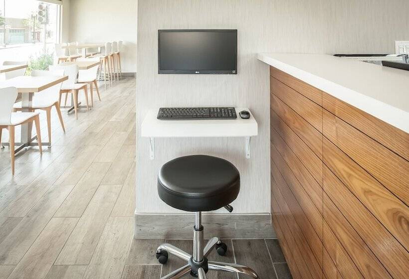 هتل Pasadena Rose & Crown