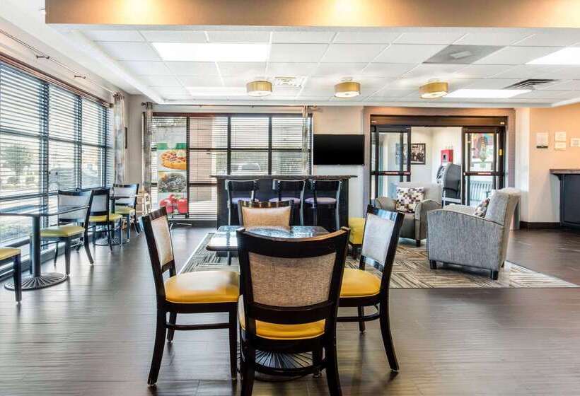 호텔 Quality Inn Airport I240