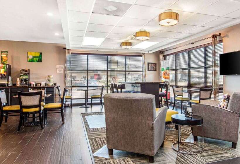 酒店 Quality Inn Airport I240
