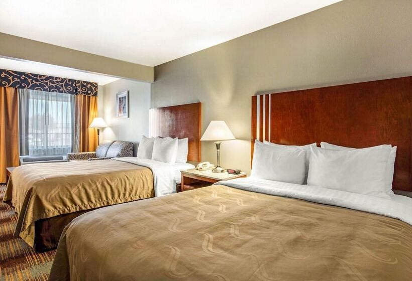 酒店 Quality Inn Airport I240