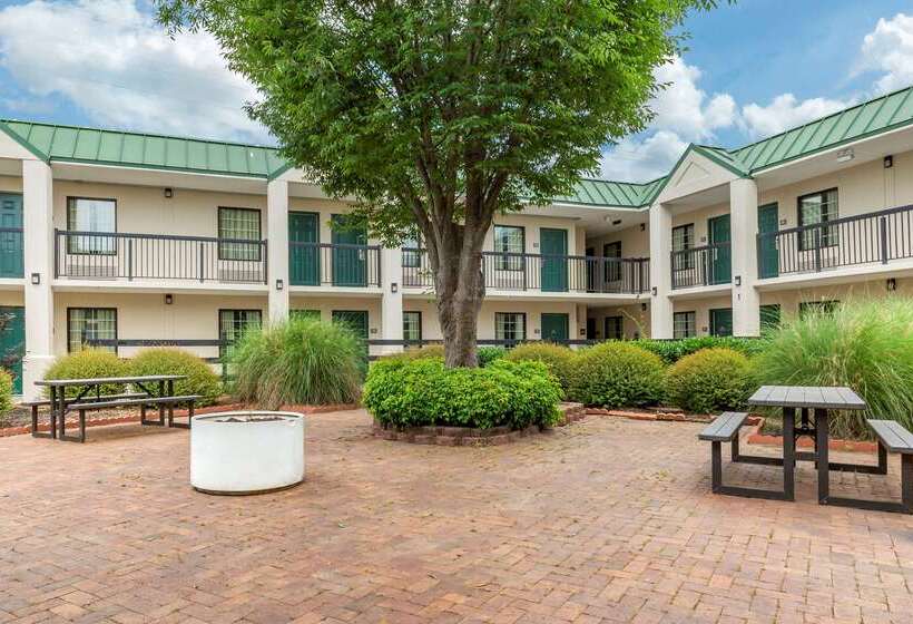 فندق Quality Inn & Suites Hanes Mall