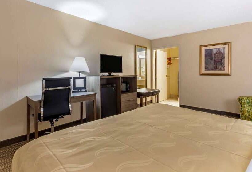 בית מלון כפרי Quality Inn & Suites Hanes Mall