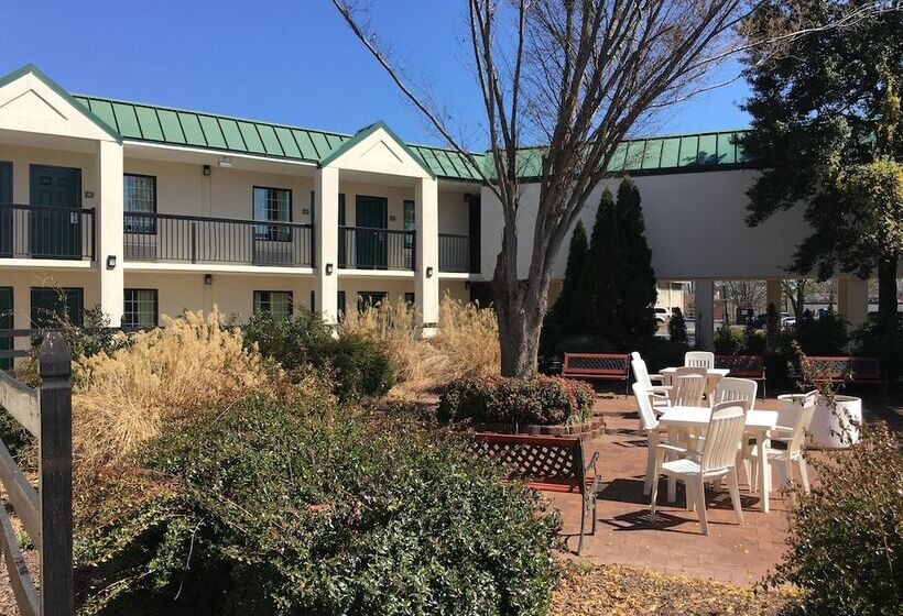 فندق Quality Inn & Suites Hanes Mall