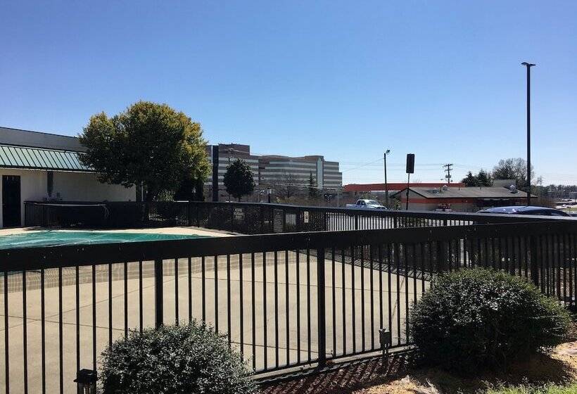 فندق Quality Inn & Suites Hanes Mall