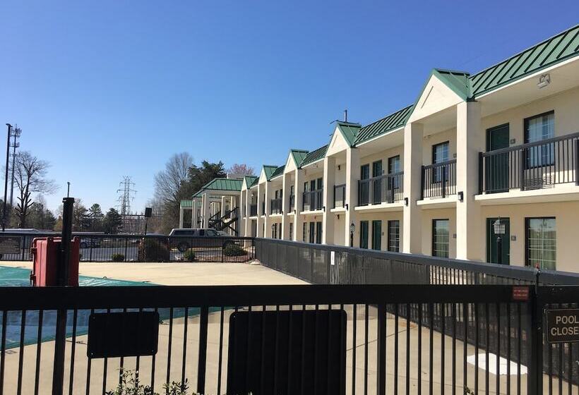 فندق Quality Inn & Suites Hanes Mall