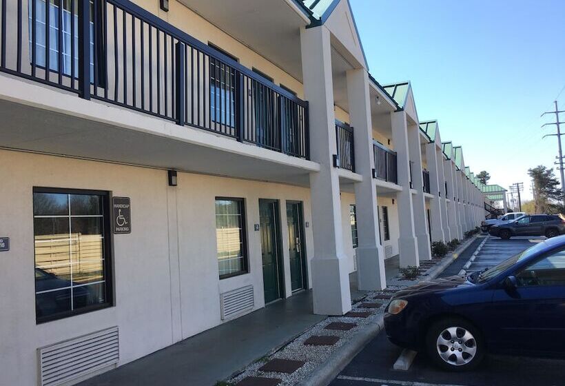 فندق Quality Inn & Suites Hanes Mall