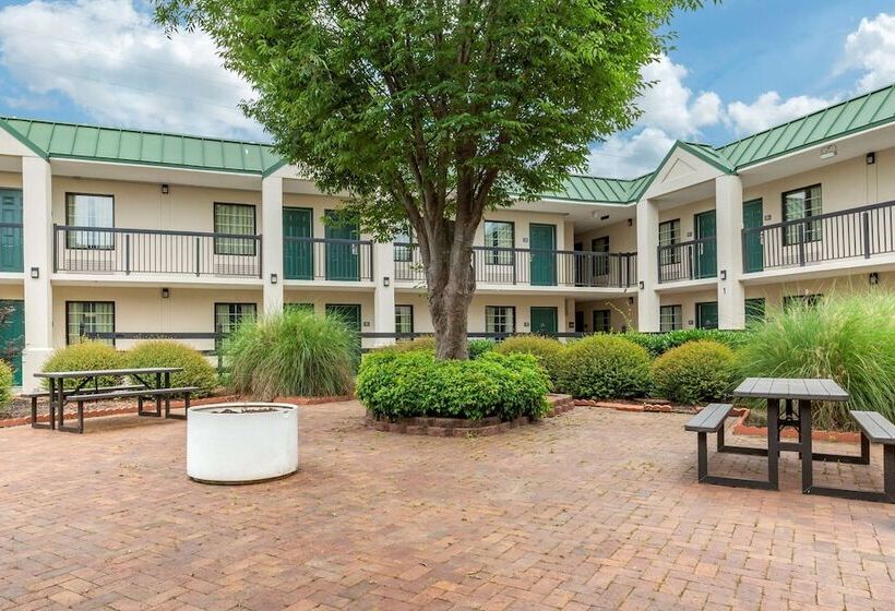 فندق Quality Inn & Suites Hanes Mall