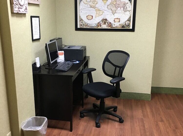 فندق Quality Inn & Suites Hanes Mall