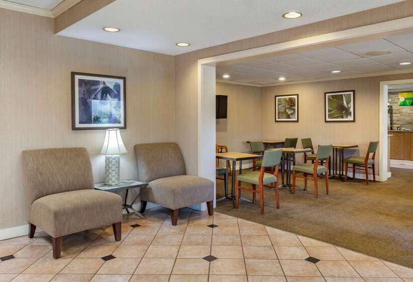 هتل Quality Inn & Suites Raleigh Durham Airport