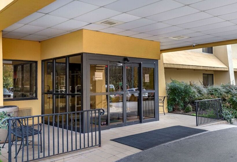 هتل Quality Inn & Suites Raleigh Durham Airport