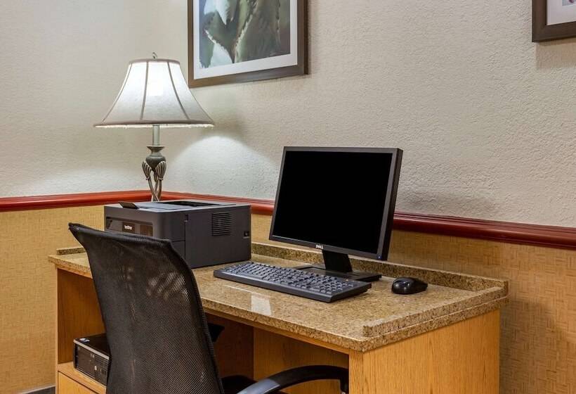 هتل Quality Inn & Suites Raleigh Durham Airport