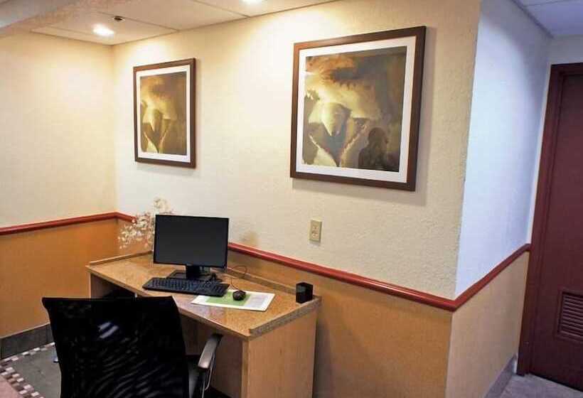 هتل Quality Inn & Suites Raleigh Durham Airport