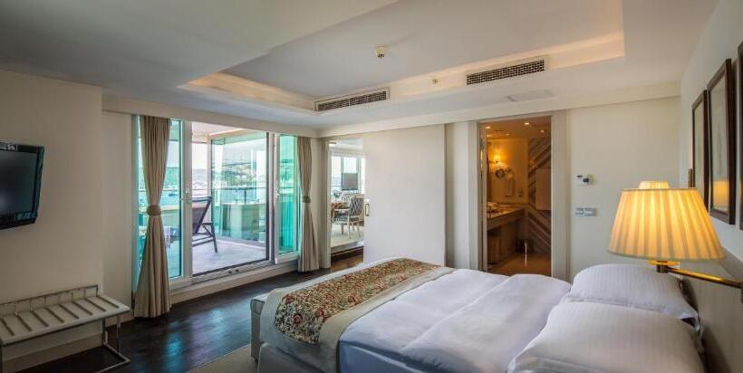 هتل Radisson Blu Bosphorus