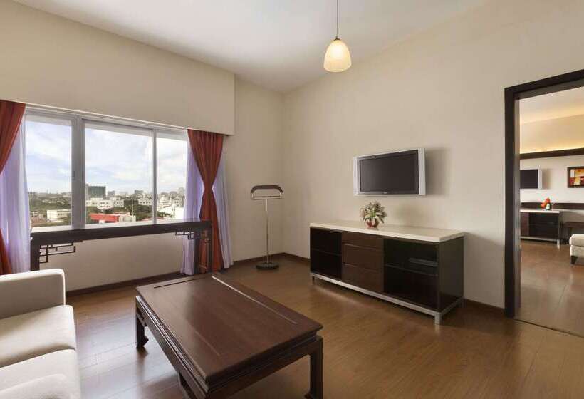 هتل Ramada Chennai Egmore