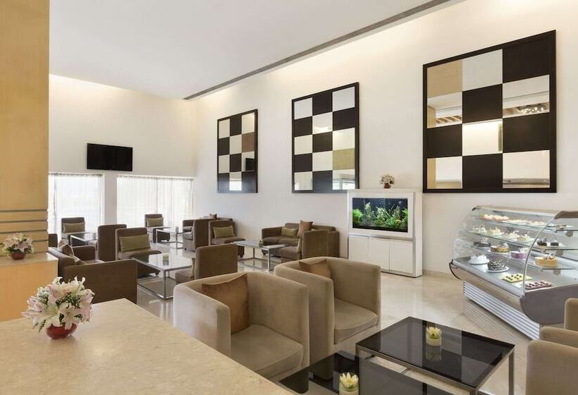 هتل Ramada Chennai Egmore