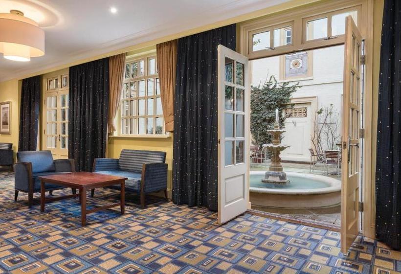 ホテル Ramada By Wyndham Loughborough