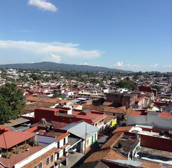 فندق Real De Uruapan