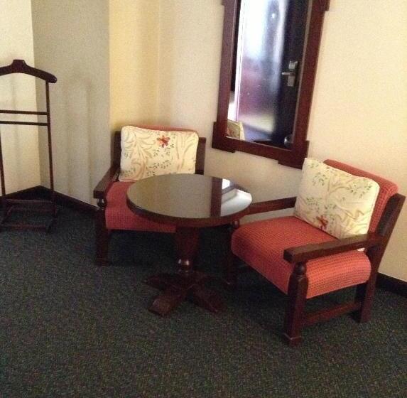 فندق Real De Uruapan