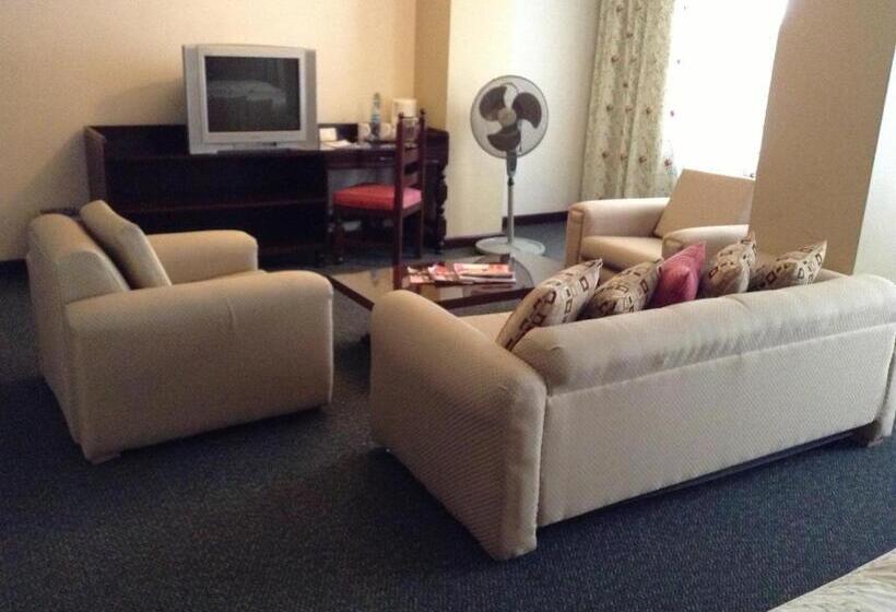 فندق Real De Uruapan