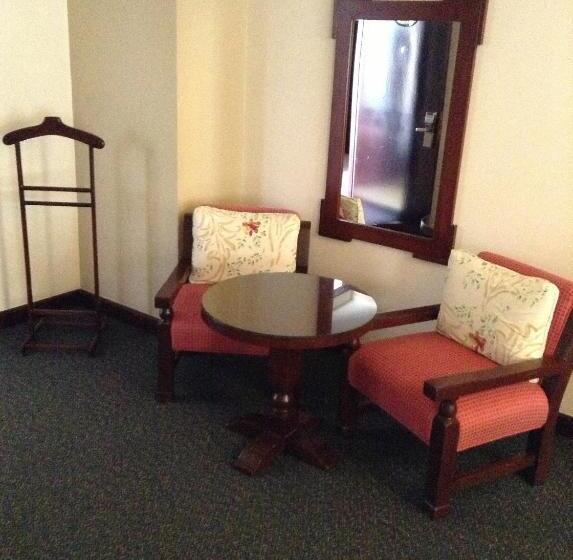 فندق Real De Uruapan