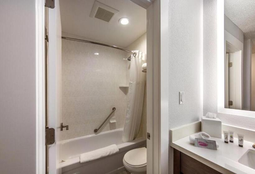 Отель Red Lion Inn & Suites Grants Pass