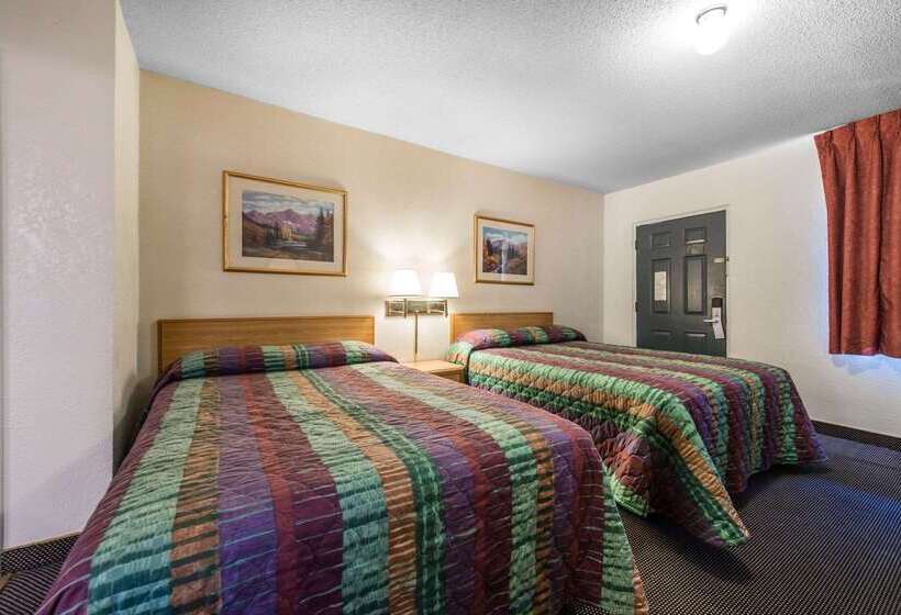 בית מלון כפרי Rodeway Inn & Suites