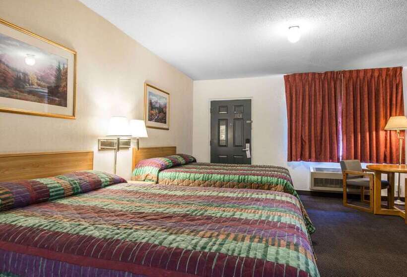 בית מלון כפרי Rodeway Inn & Suites