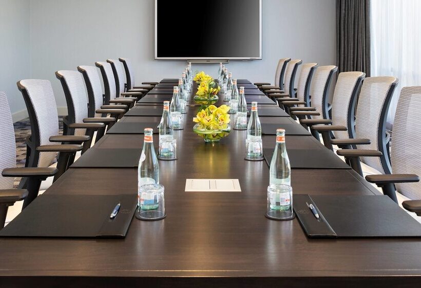 هتل Sheraton Bloomington