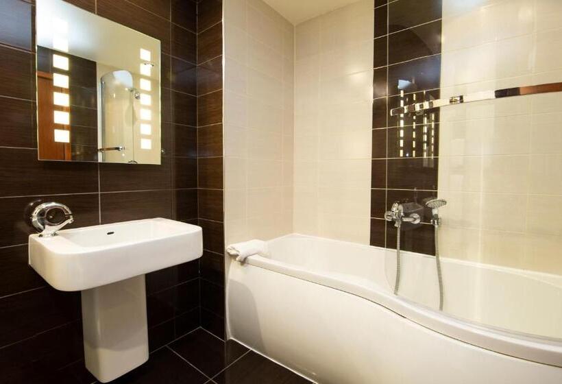 Отель The Auld Kirk