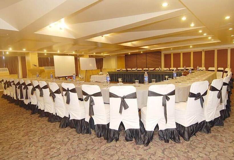 ホテル The Coronet