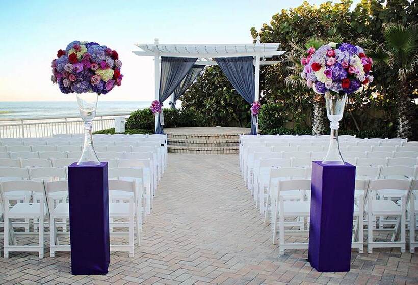 فندق The Shores Resort & Spa