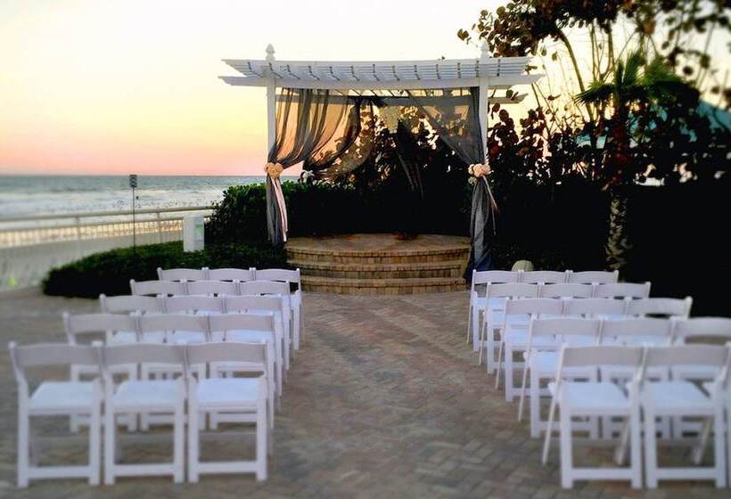 فندق The Shores Resort & Spa