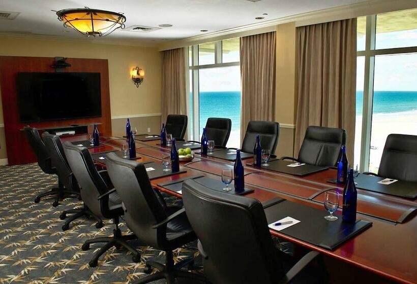 فندق The Shores Resort & Spa