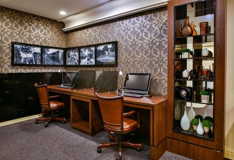 Отель Transamerica Executive Curitiba Batel