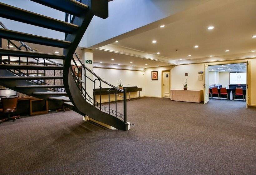 Отель Transamerica Executive Curitiba Batel