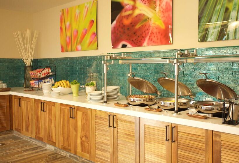 استراحتگاه Hilton Garden Inn Kauai Wailua Bay