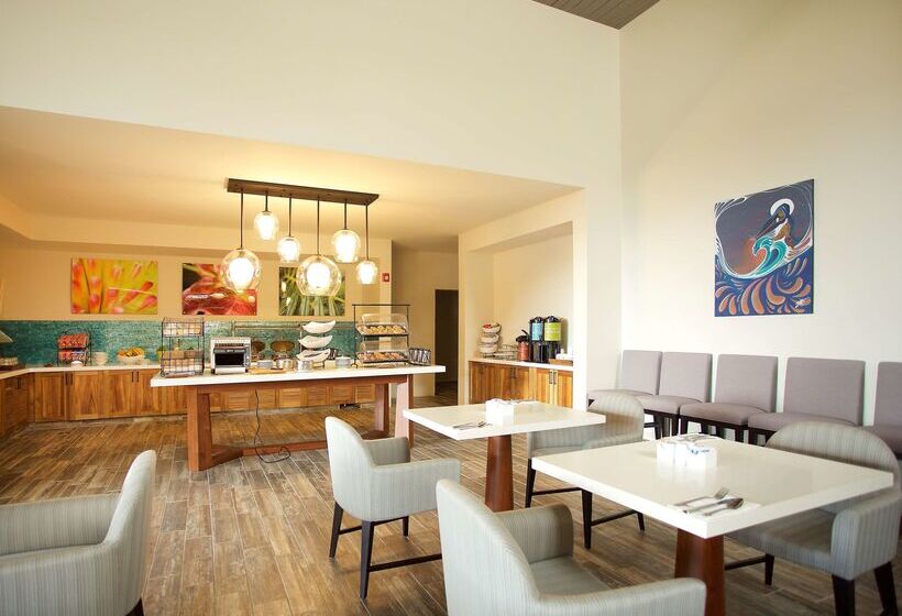 استراحتگاه Hilton Garden Inn Kauai Wailua Bay