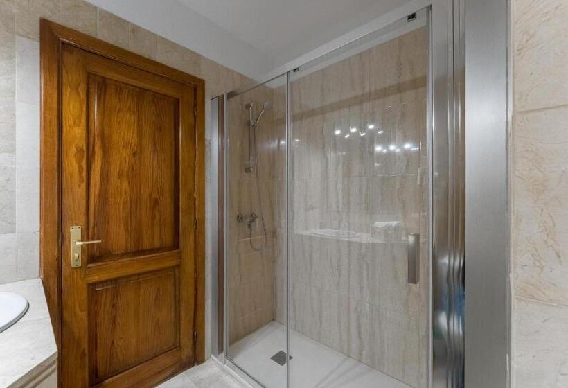 Klayman Olivina Apart