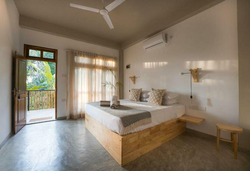 Отель Bombora Hiriketiya