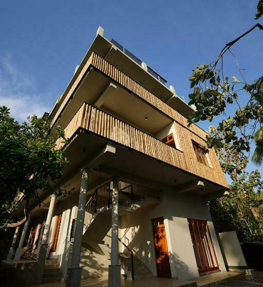 Отель Bombora Hiriketiya