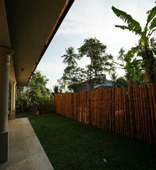 Отель Bombora Hiriketiya