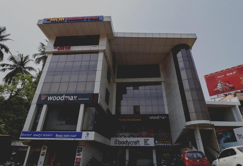 호텔 Capital O Sai Arya Residency