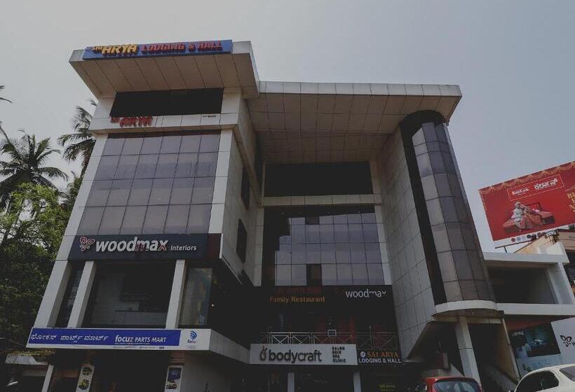 호텔 Capital O Sai Arya Residency